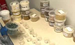 Mise en boîtes des gellules Cuure oar l'EA de Beauvais